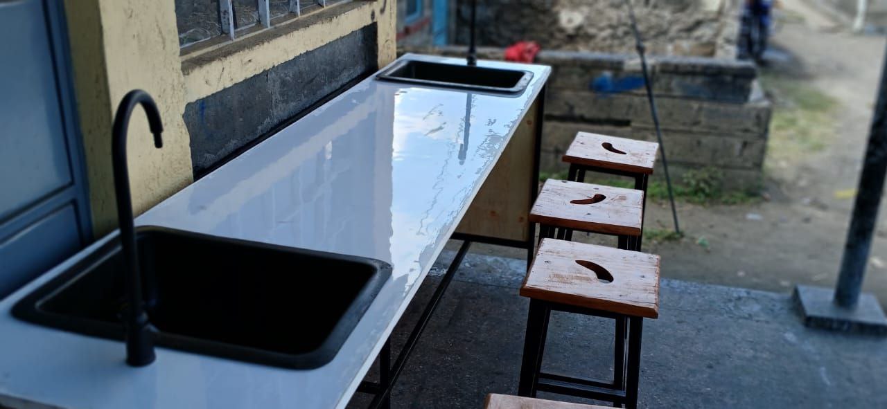 Lab Table with BTaps and Sinks